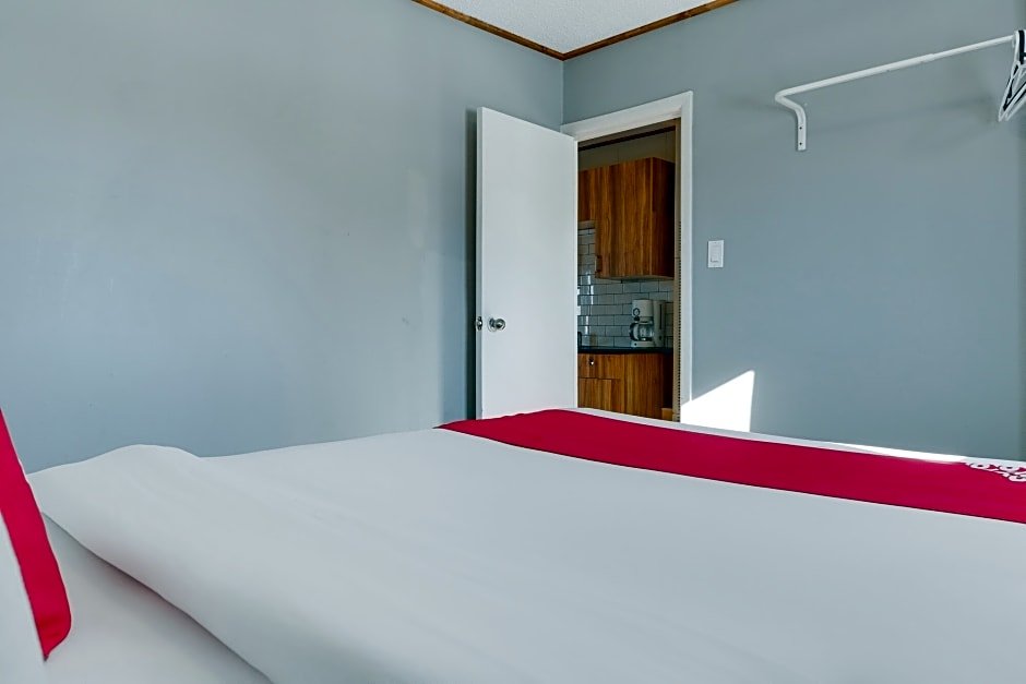 Фото Hotel Bethel - Fort MacLeod, Ab