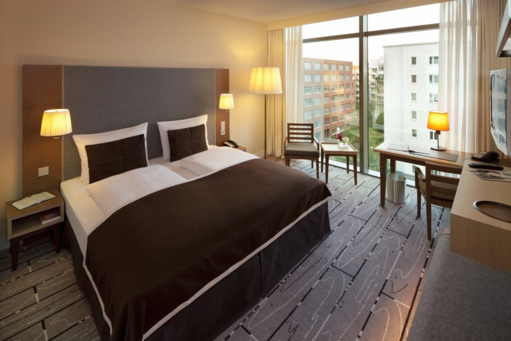 Фото Radisson Blu Hotel, Frankfurt