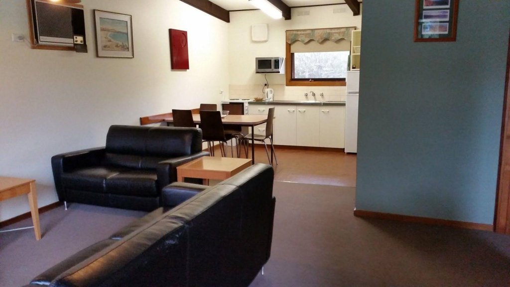 Фото Halls Haven Holiday Units