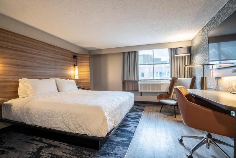 Фото Fairfield by Marriott Montreal Downtown