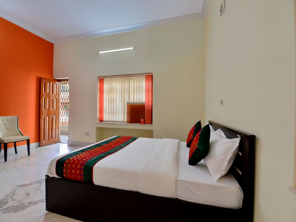 Фото Oyo 12210 Comfort N Cozy