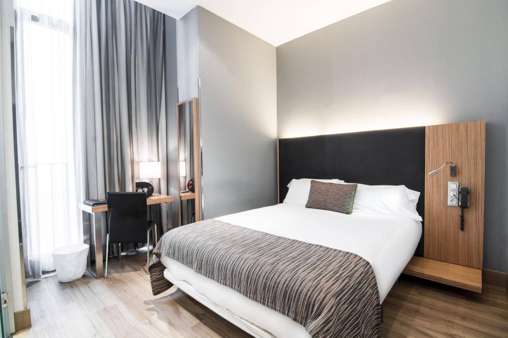 Фото Petit Palace Plaza del Carmen