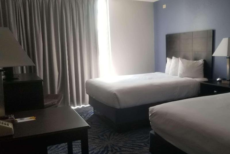 Фото 817 Hotel Days Inn by Wyndham Att Stadium/Texas Live