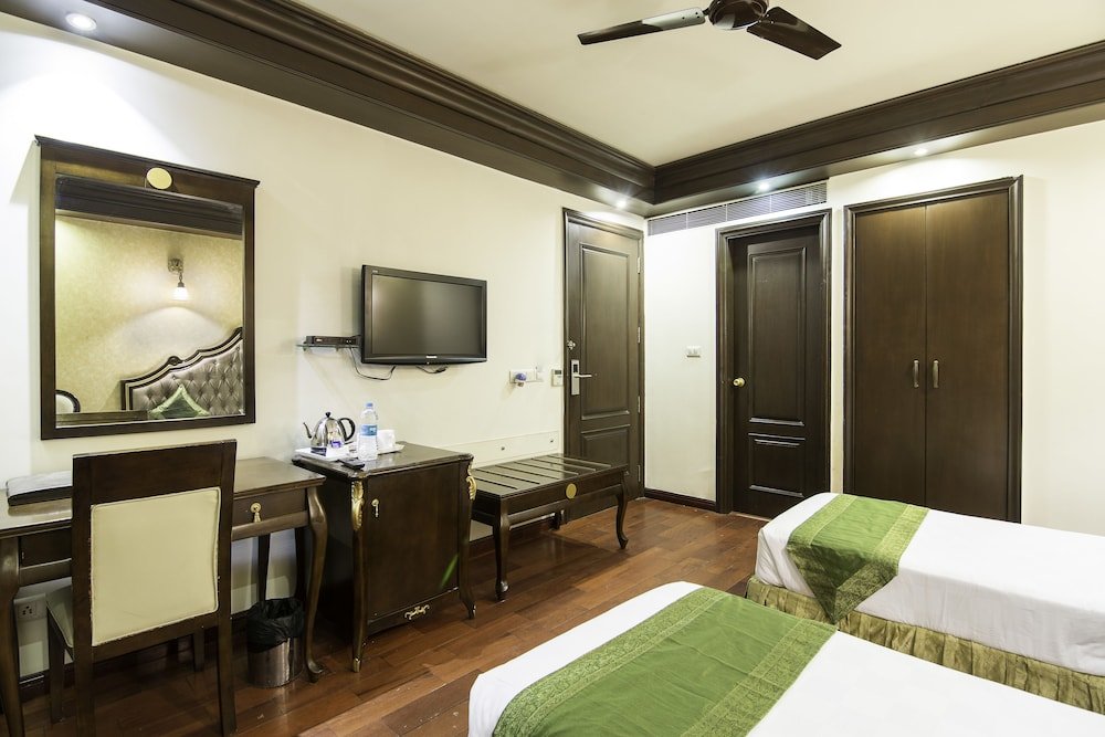 Фото The Royce Hotel