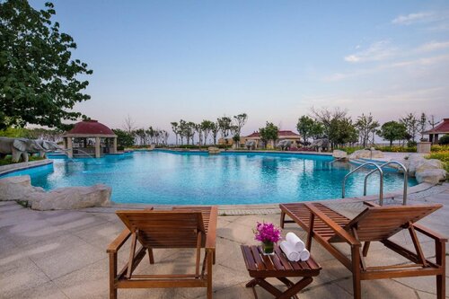 Внешний вид отеля Crowne Plaza Qingdao Ocean Spring Resort в Циндао, фото 2