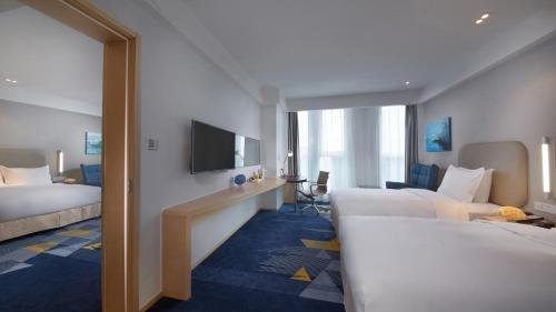 Фото Holiday Inn Express Qingdao West Coast, an Ihg Hotel