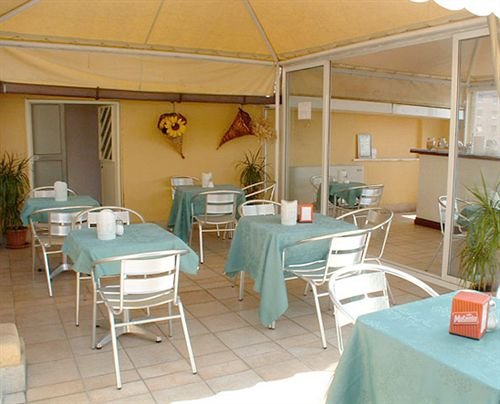 Фото Crossroad Hotel