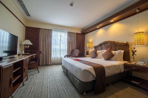 Внешний вид отеля Waterfront Airport Hotel & Casino в Лапу-Лапу, фото 3