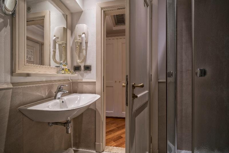 Фото Отель B&b Hotel Firenze Laurus al Duomo