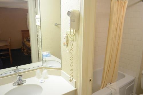 Фото America's Inn - Houston