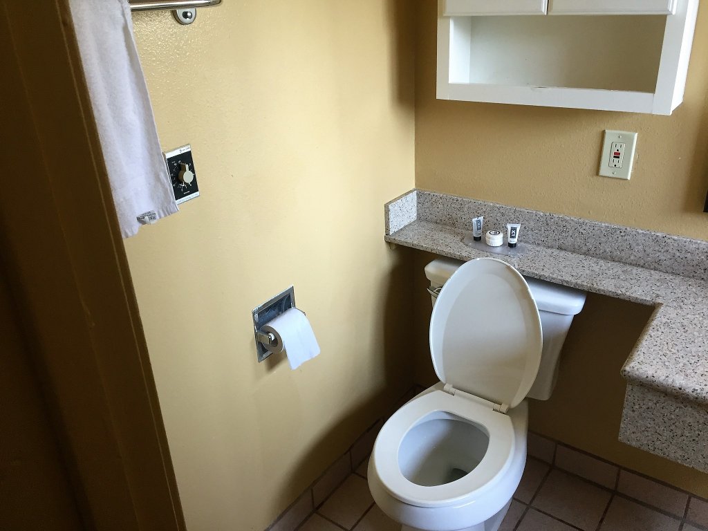 Фото Pacific Inn & Suites