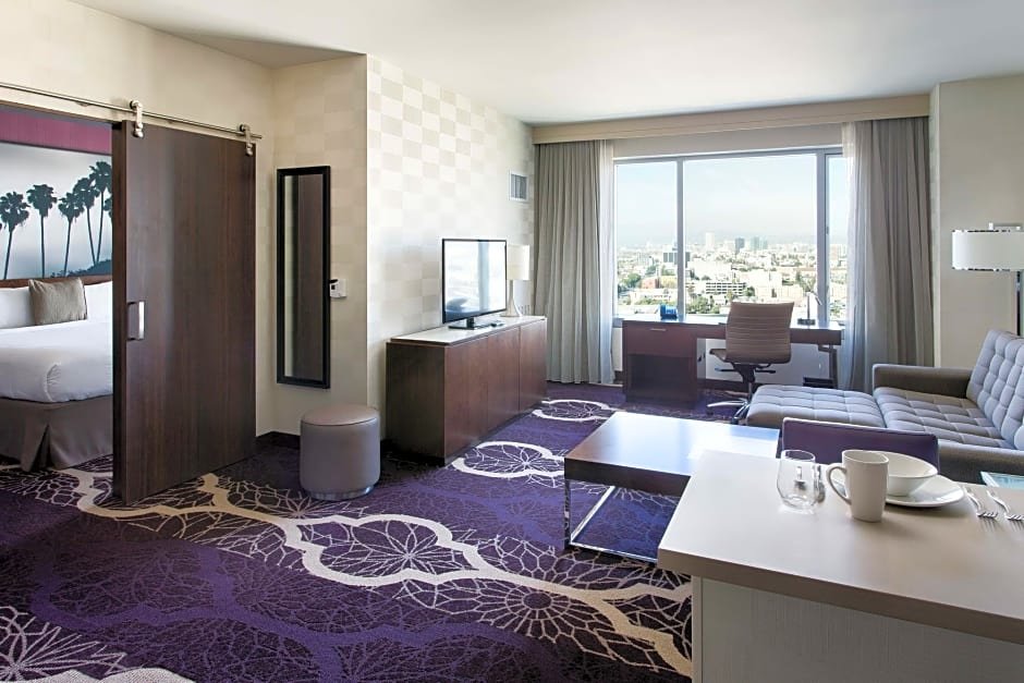 Фото Courtyard by Marriott Los Angeles L. A. Live
