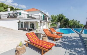 Гостиница Nice Home in Brela with Hot Tub