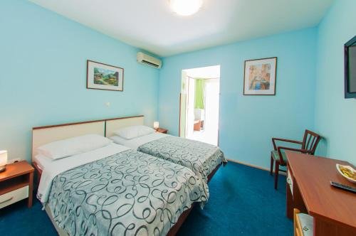 Фото отеля 2