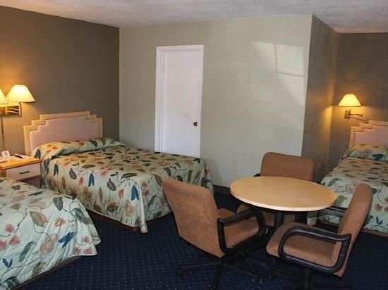 Фото Western Village Inn