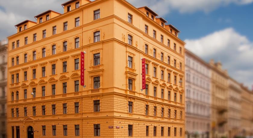 Фото отеля 1