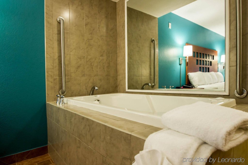 Фото Rodeway Inn & Suites Fort Lauderdale Airport & Cruise Port