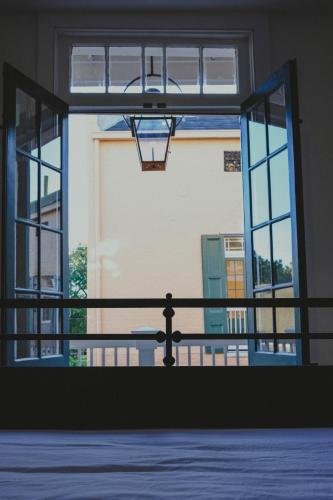 Фото Royal Frenchmen Hotel and Bar