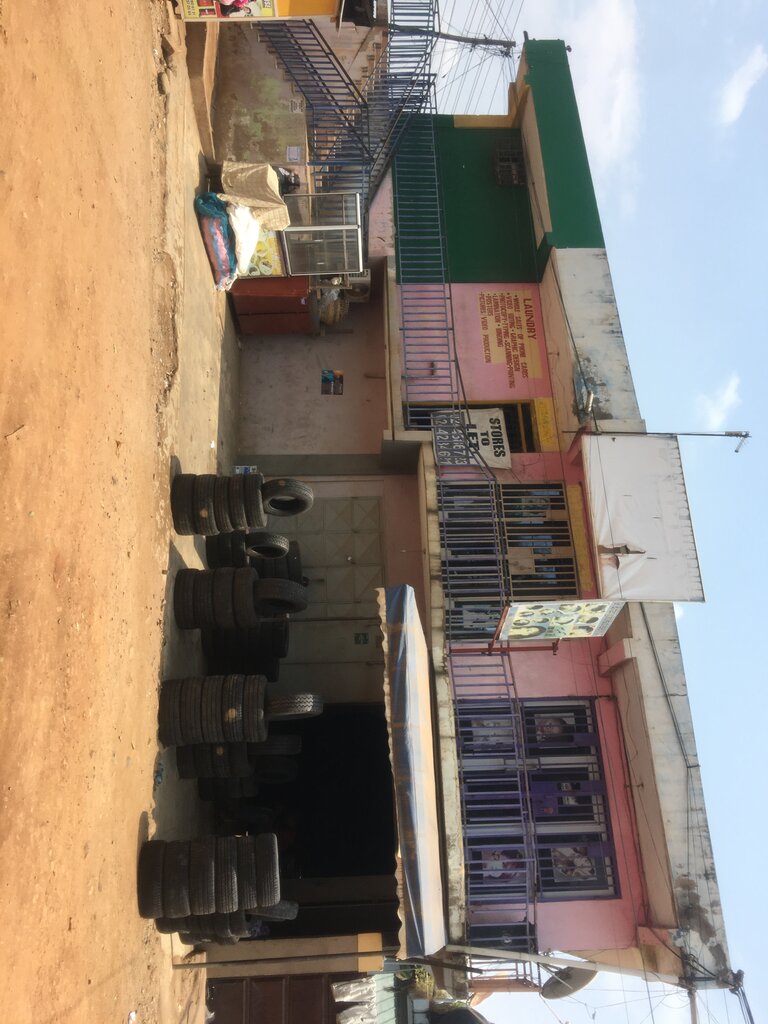 Laundry Ampomasco ent, Accra, photo
