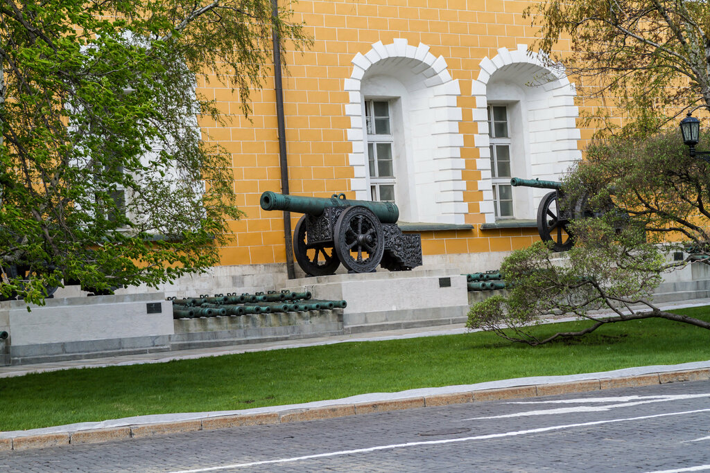 نصب للتكنولوجيا 95 mm bronze cannon Wolf ، موسكو، صورة