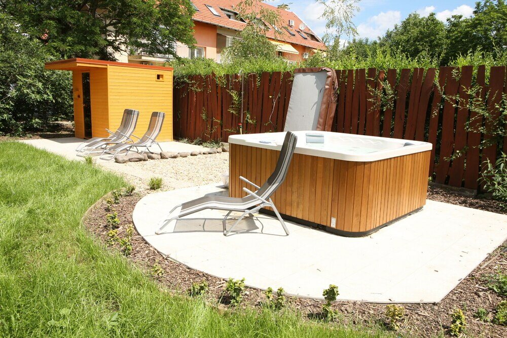 Фото Hunyadi Panzió- Apartmanház