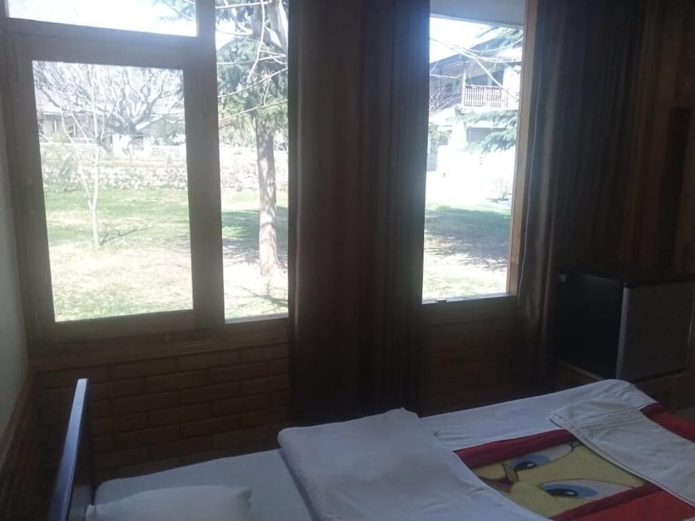 Фото Mountain Inn Hotel Chitral