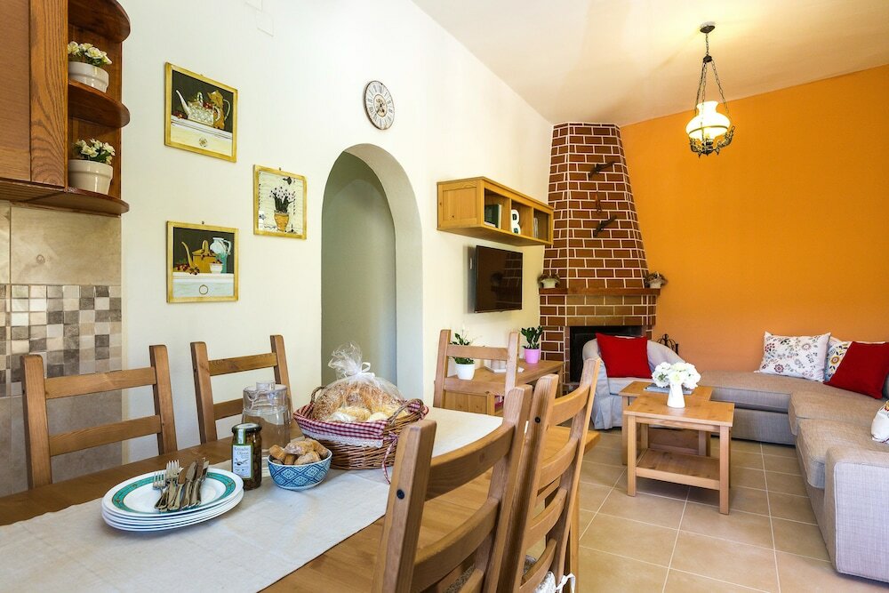 Фото Gorgeous Villa With Pool & Gardens