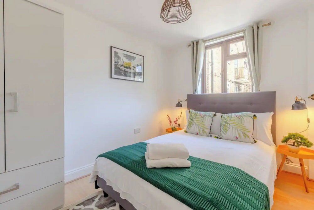 Фото Bright 2 Bedroom House in Kennington