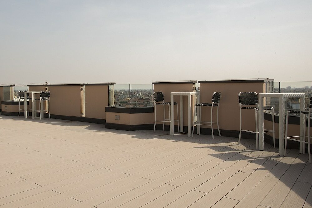 Фото Easyhomes - Central Tower