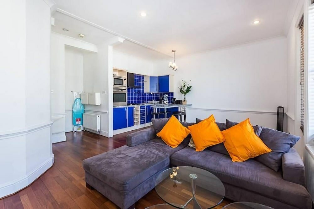 Фото Bright stylish Nott Hill apart sleeps 6