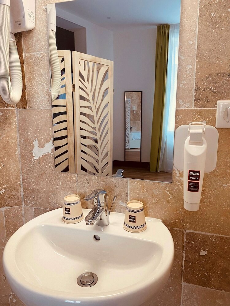 Фото Enzo Hotels Limoges Centre Jourdan by Kyriad Direct