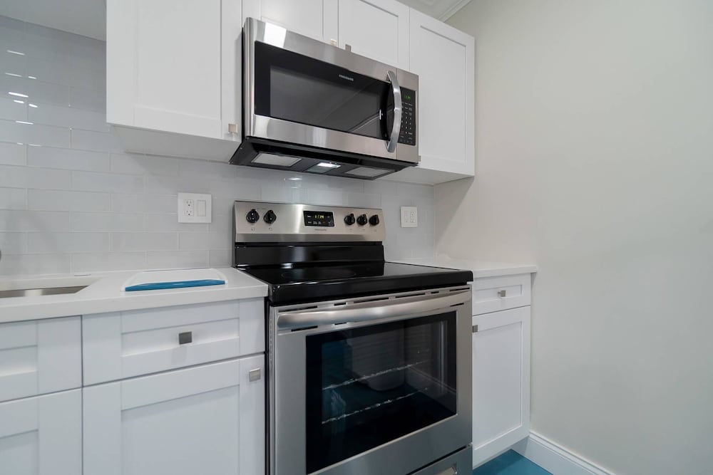 Фото Ocean Oasis Apt B, Downtown, Beach, Dog Friendly, Shops