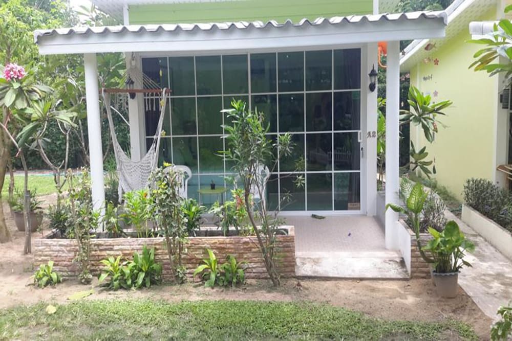 Фото Sports Bar & Resort