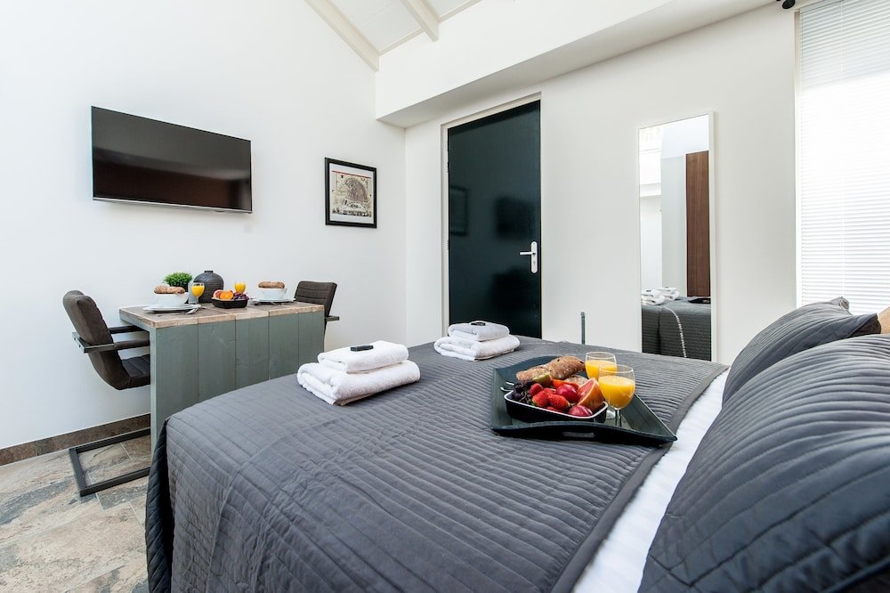 Фото Allure Garden Apartments