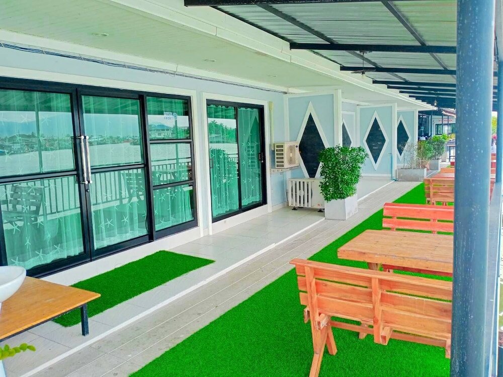 Фото Chaiyai River Front Hotel