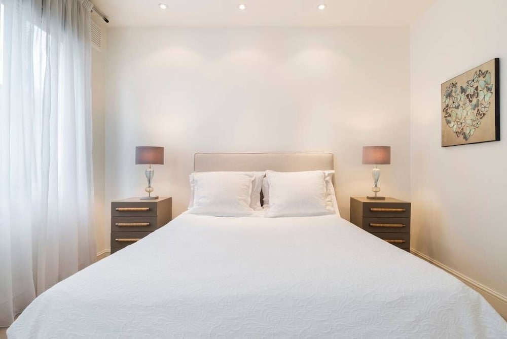 Фото Lovely 3 bedroom house South Kensington