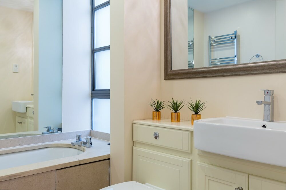 Фото Spacious 2-bedroom Apartment in Mayfair