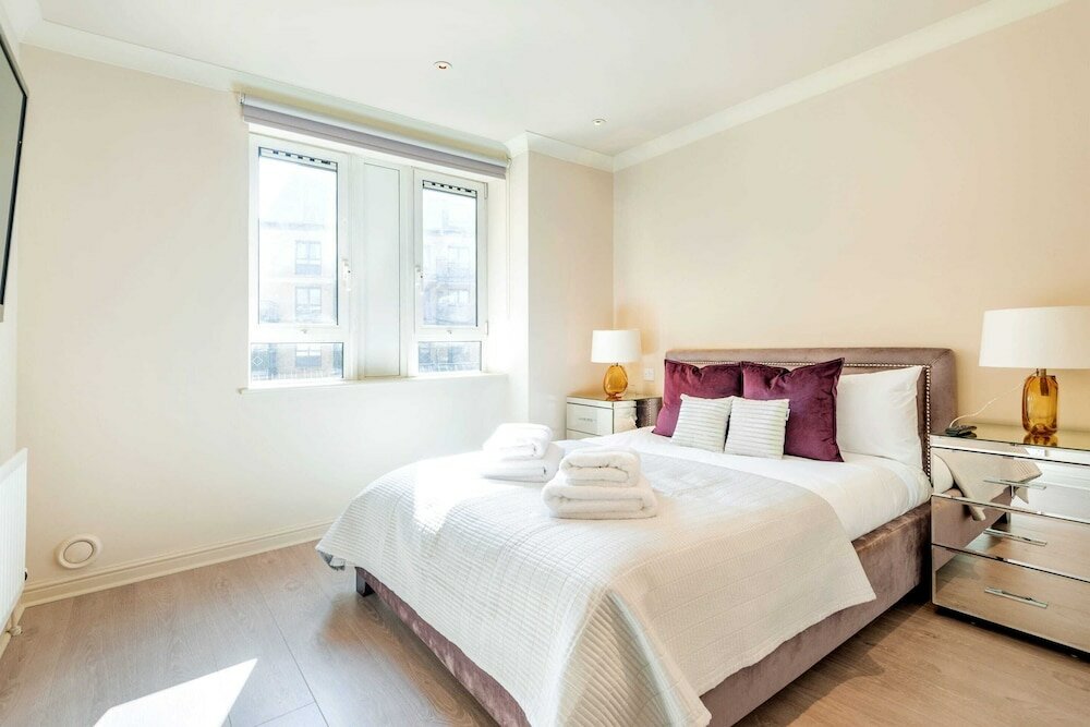 Фото Stunning 3-bed in the heart of London