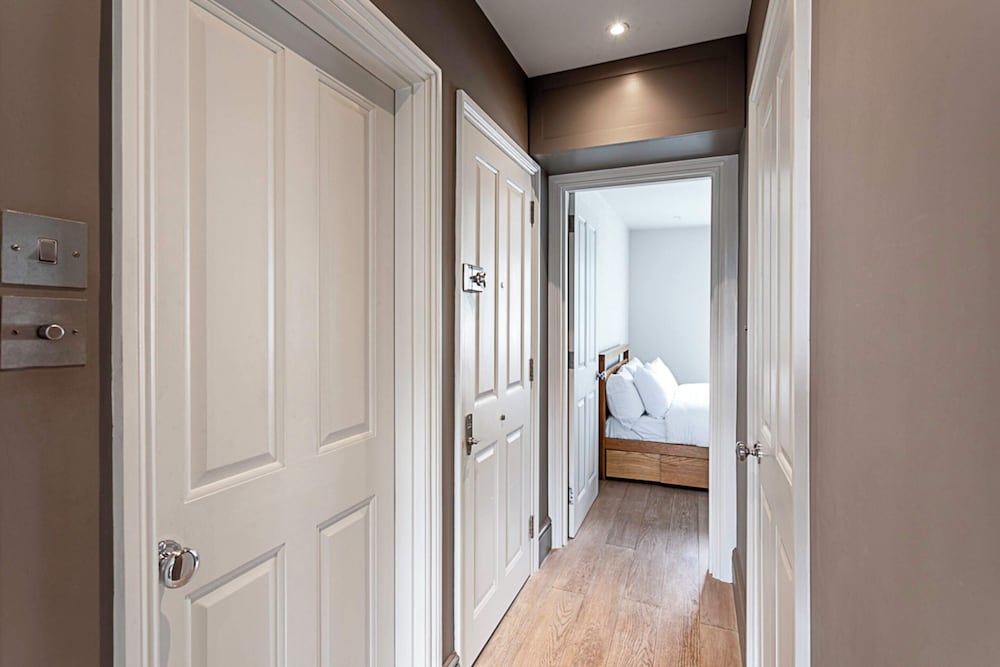 Фото Fulham Serenity: Your Charming 2-bed Retreat