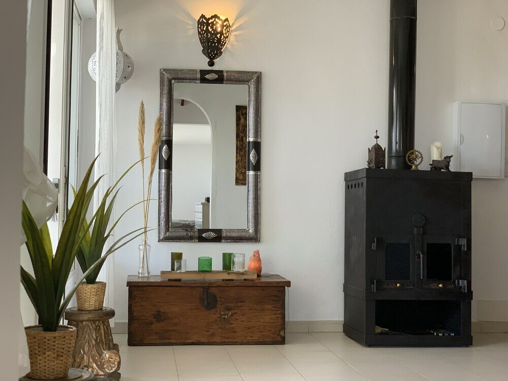 Фото Private, Bright, Spacious House with Pool & Hot Tub