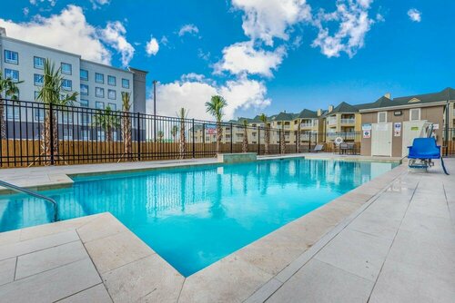 Гостиница La Quinta Inn & Suites by Wyndham Galveston в Галвестоне