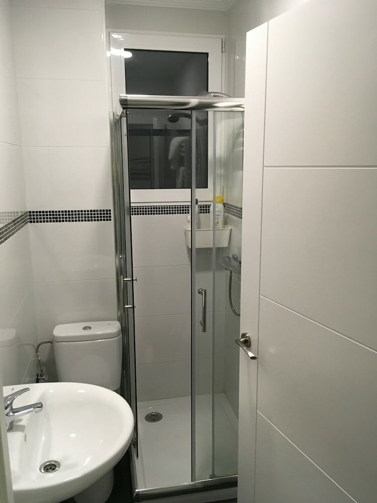 Фото Pensión La Bilbaina - Albergue Logroño