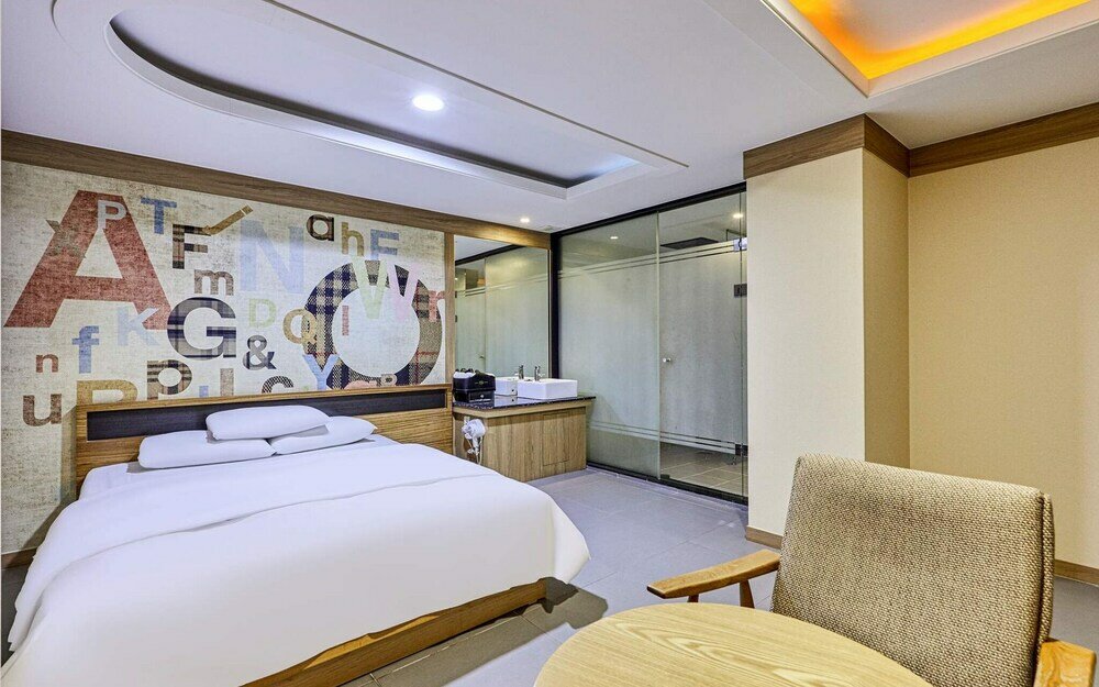 Фото Suwon Orsay Hotel