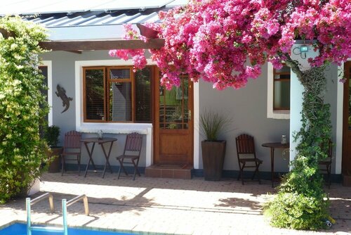 Гостиница Marula Lodge Guesthouse в Свеллендаме