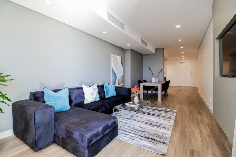 Фото Reserved Suites Illovo