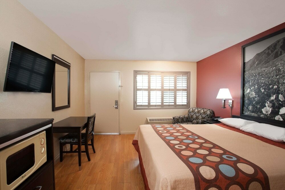 Фото Super 8 by Wyndham Pasadena/LA Area