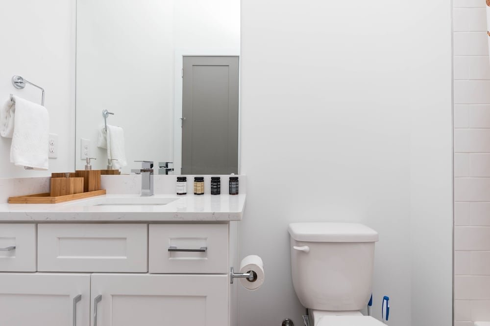 Фото Domio Sylvan Park Elegant 8br 2 Houses