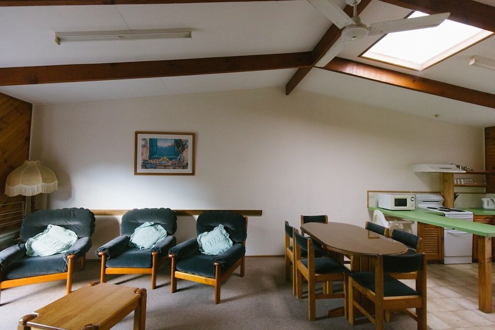 Фото Wonboyn Cabins & Caravan Park