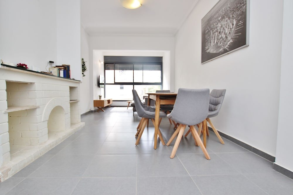 Фото 2 Bedroom Apartment with Hot Tub Facing Bograshov Beach