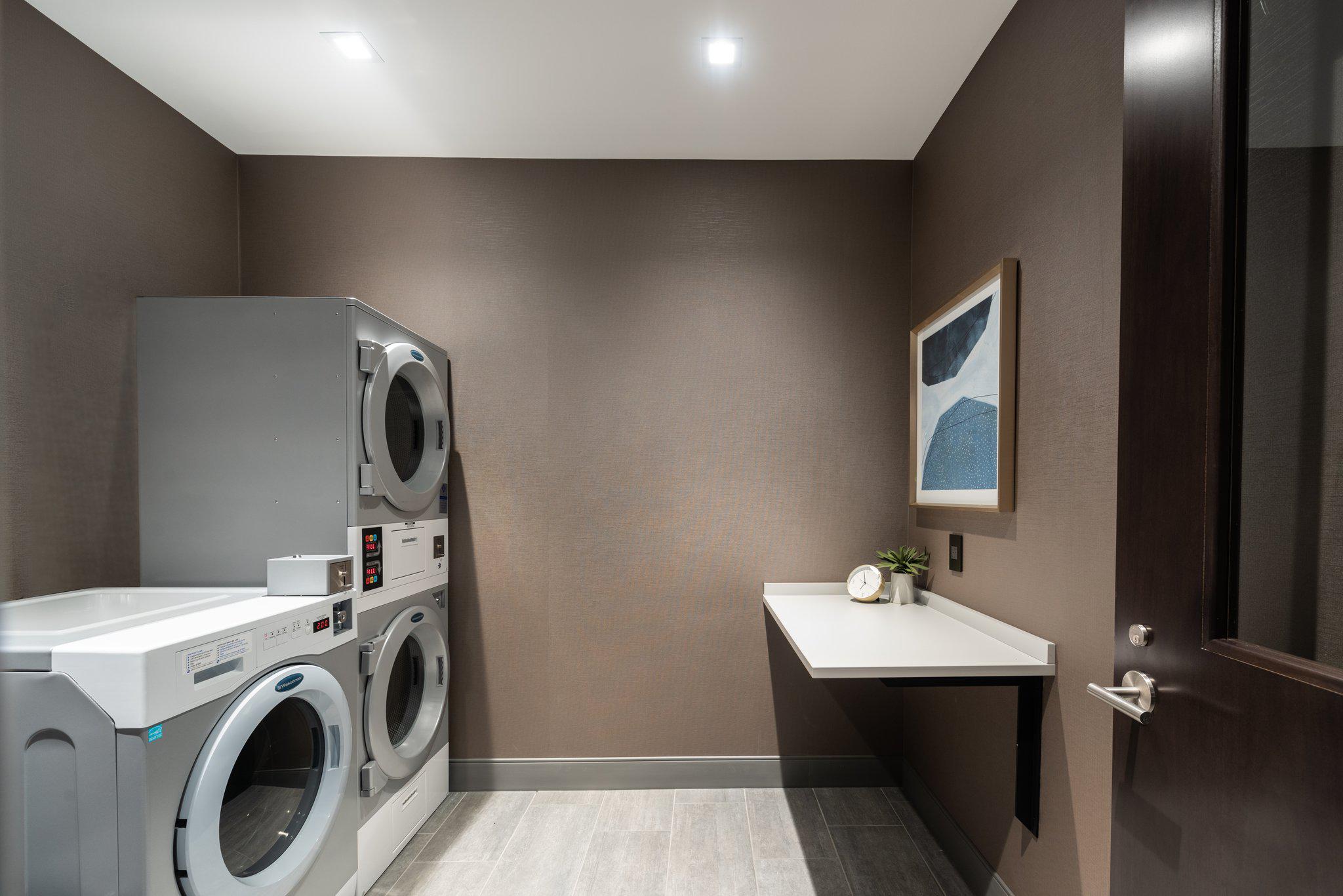 Фото Holiday Inn Boston Logan Airport - Chelsea, an Ihg Hotel